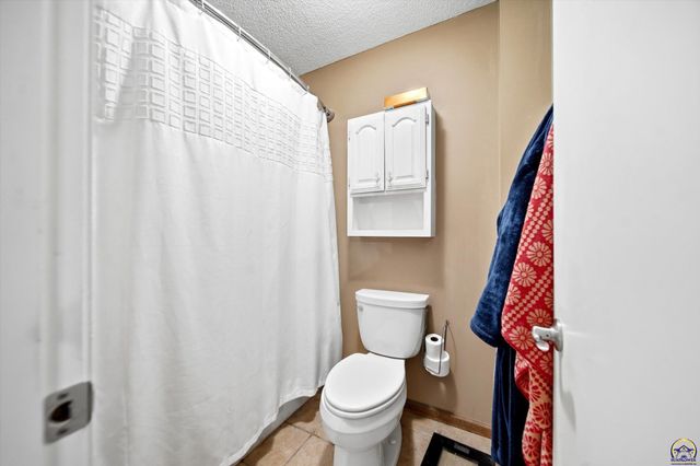 2734 SW Stutley RD, Topeka, KS 66614
