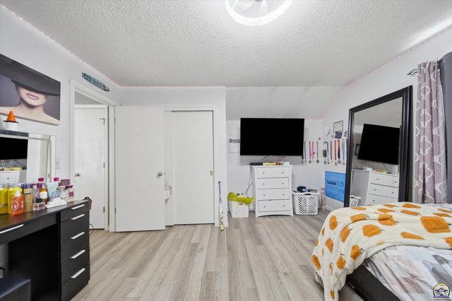 2734 SW Stutley RD, Topeka, KS 66614
