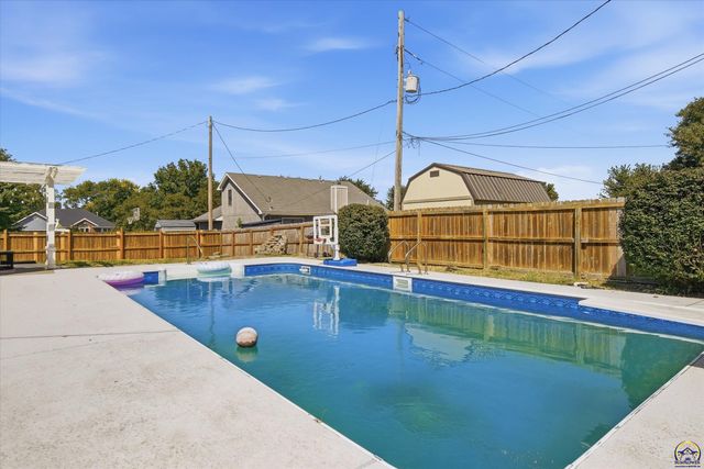 2734 SW Stutley RD, Topeka, KS 66614