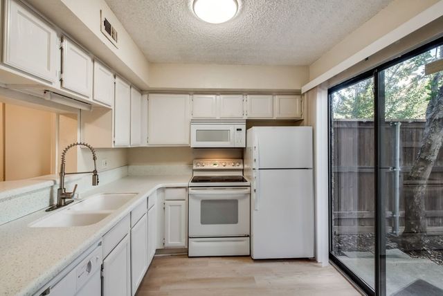 336 Melrose Drive 18C, Richardson, TX 75080