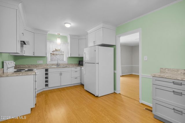 609 Edgehill Road, Trent Woods, NC 28562