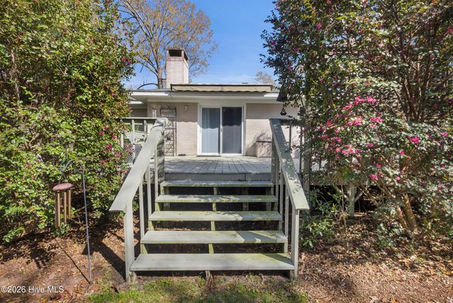 609 Edgehill Road, Trent Woods, NC 28562