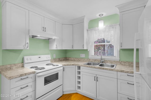 609 Edgehill Road, Trent Woods, NC 28562