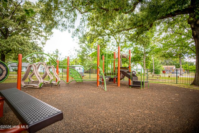 609 Edgehill Road, Trent Woods, NC 28562