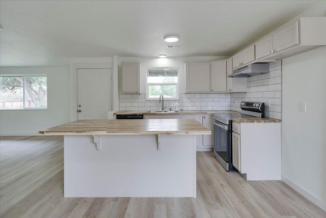 2360 SW Salmon Avenue, Redmond, OR 97756