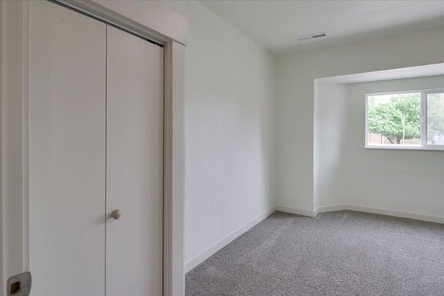 2360 SW Salmon Avenue, Redmond, OR 97756
