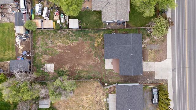 2360 SW Salmon Avenue, Redmond, OR 97756
