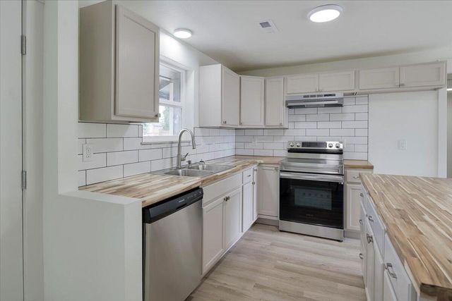 2360 SW Salmon Avenue, Redmond, OR 97756