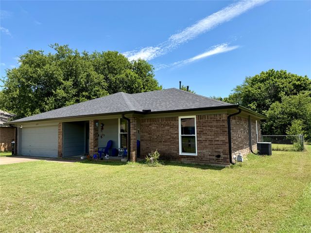1225 Sandstone Drive, Cleburne, TX 76033