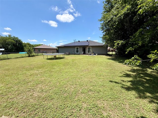 1225 Sandstone Drive, Cleburne, TX 76033