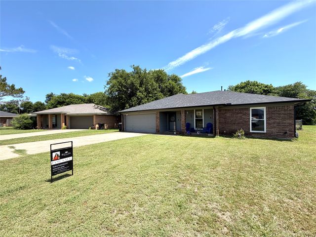 1225 Sandstone Drive, Cleburne, TX 76033