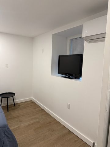 4 Westville r, Boston, MA 02119