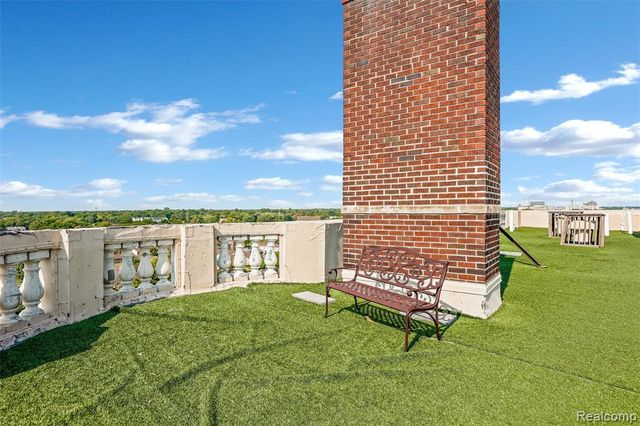 2900 E Jefferson Avenue, Detroit, MI 48207