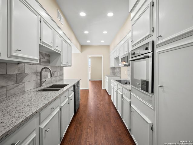3678 Hidden Dr Apt 1804, San Antonio, TX 78217