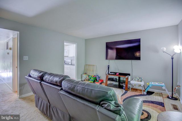 15048 CHERRYDALE DR, Woodbridge, VA 22193