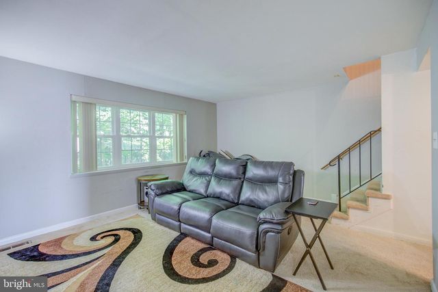 15048 CHERRYDALE DR, Woodbridge, VA 22193