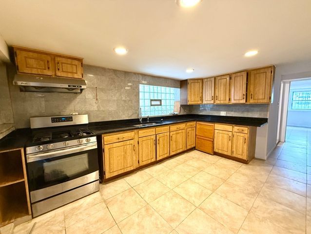 3439 S CLAREMONT Avenue, Chicago, IL 60608