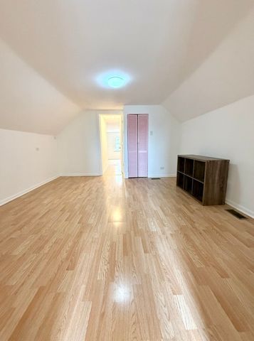 3439 S CLAREMONT Avenue, Chicago, IL 60608