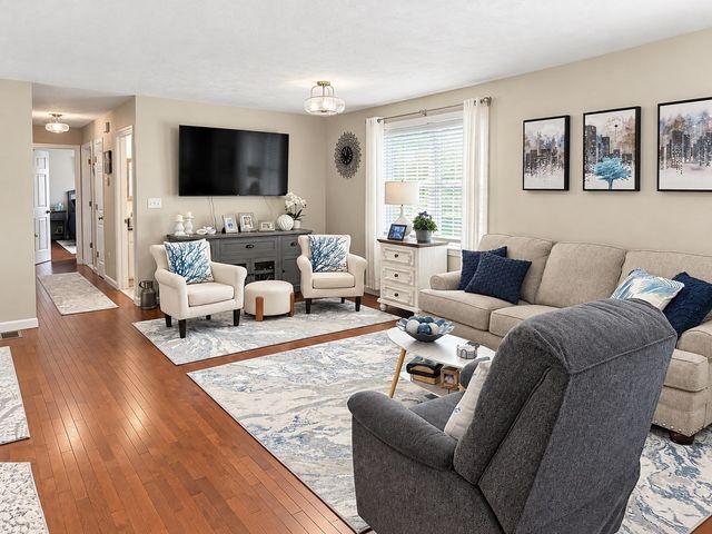 75 Bear Paw Trl 75, Taunton, MA 02718