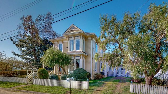 1337 Lincoln Street, Ferndale, CA 95536