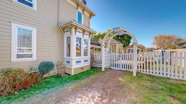 1337 Lincoln Street, Ferndale, CA 95536