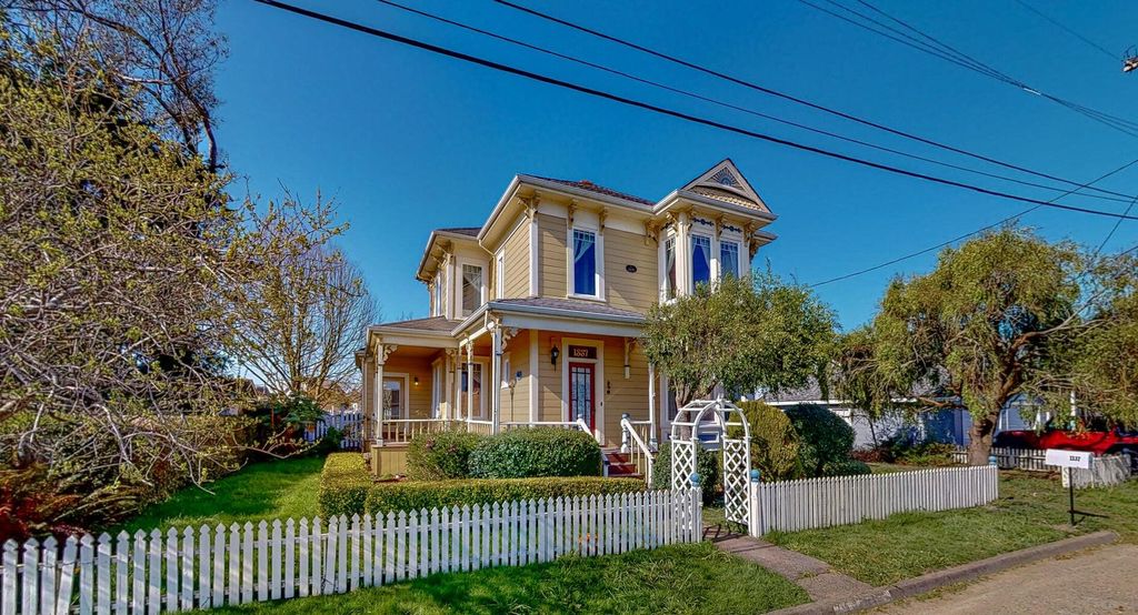 1337 Lincoln Street, Ferndale, CA 95536