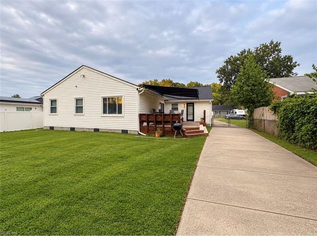 109 Winchester DR, Hampton, VA 23666