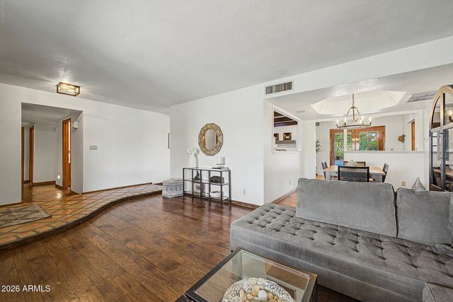 7644 W BLUEFIELD Avenue, Glendale, AZ 85308