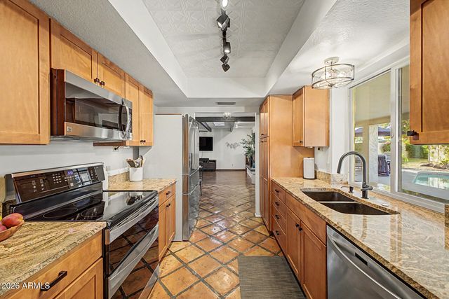 7644 W BLUEFIELD Avenue, Glendale, AZ 85308