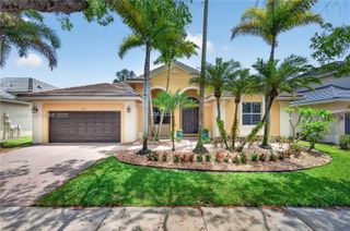 1306 Crossbill Ct, Weston, FL 33327