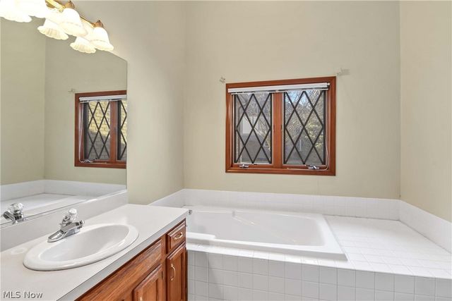 1 Aberdeen Court, Rocky River, OH 44116