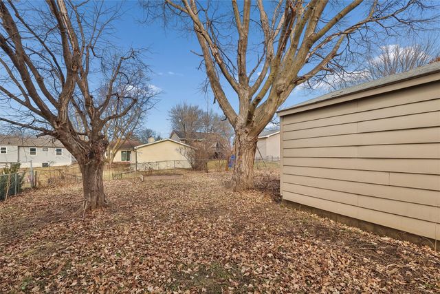 919 Watrous Avenue, Des Moines, IA 50315