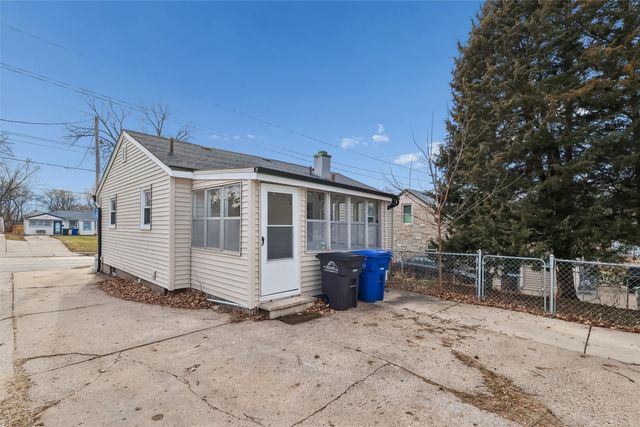 919 Watrous Avenue, Des Moines, IA 50315