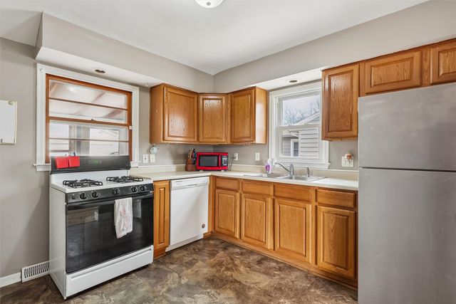 919 Watrous Avenue, Des Moines, IA 50315