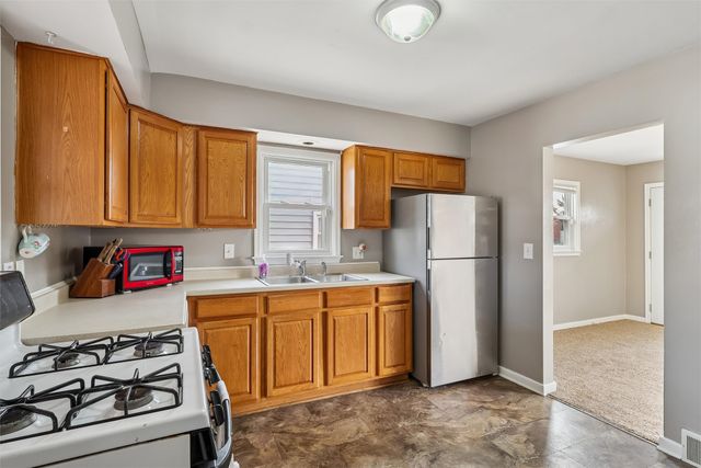 919 Watrous Avenue, Des Moines, IA 50315