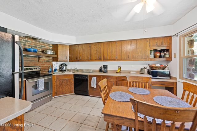 1193 Castlerock Dr, Shepherdsville, KY 40165