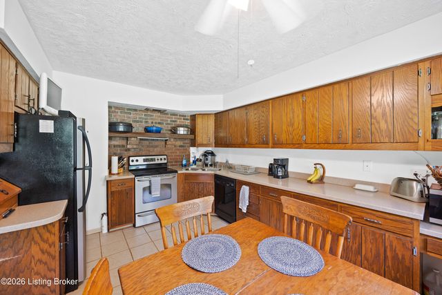 1193 Castlerock Dr, Shepherdsville, KY 40165