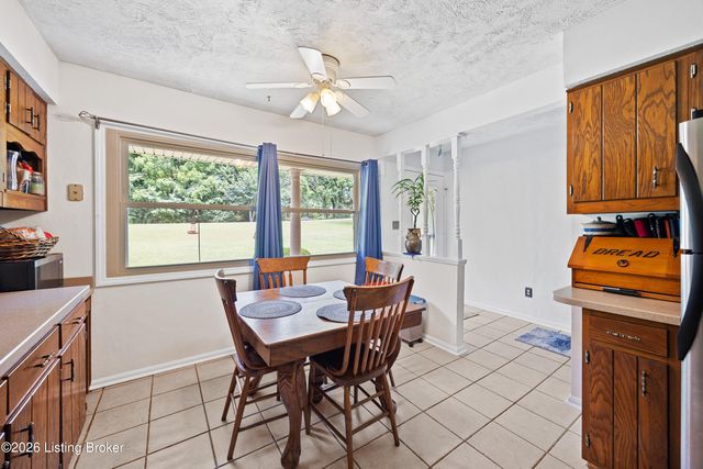 1193 Castlerock Dr, Shepherdsville, KY 40165