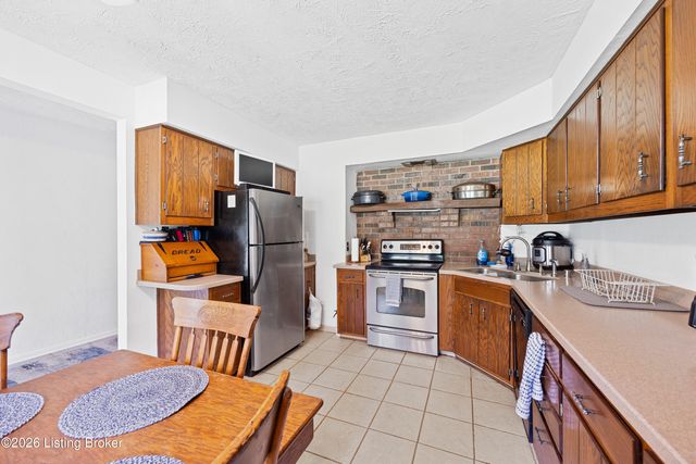 1193 Castlerock Dr, Shepherdsville, KY 40165