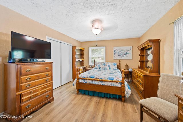 1193 Castlerock Dr, Shepherdsville, KY 40165
