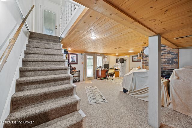 1193 Castlerock Dr, Shepherdsville, KY 40165
