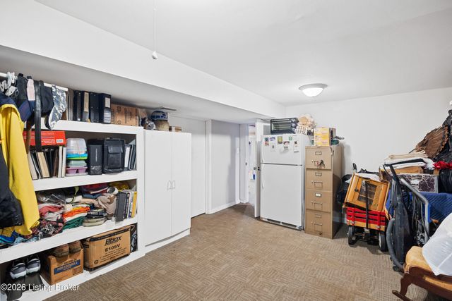 1193 Castlerock Dr, Shepherdsville, KY 40165