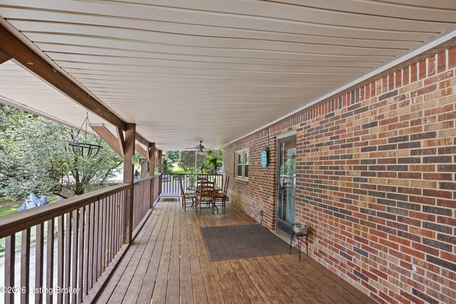 1193 Castlerock Dr, Shepherdsville, KY 40165