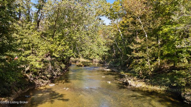 1193 Castlerock Dr, Shepherdsville, KY 40165