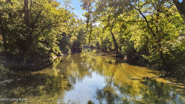 1193 Castlerock Dr, Shepherdsville, KY 40165