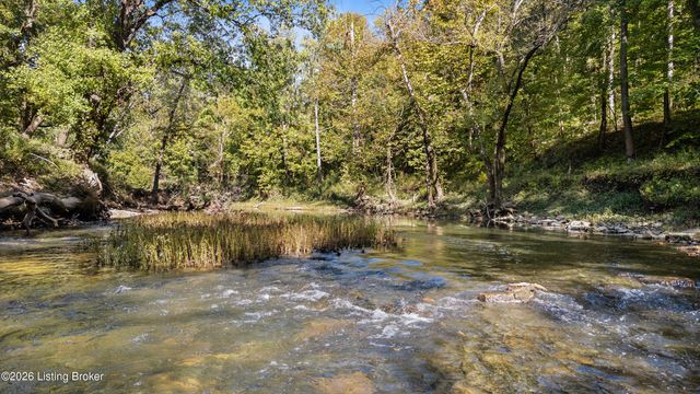 1193 Castlerock Dr, Shepherdsville, KY 40165