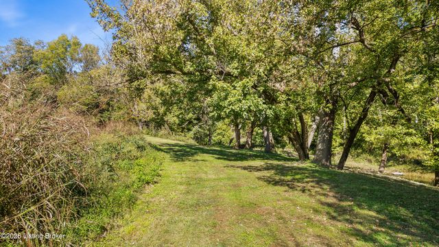 1193 Castlerock Dr, Shepherdsville, KY 40165