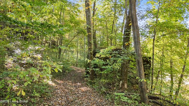 1193 Castlerock Dr, Shepherdsville, KY 40165