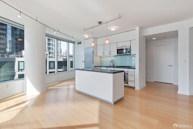 301 Main Street 10F, San Francisco, CA 94105