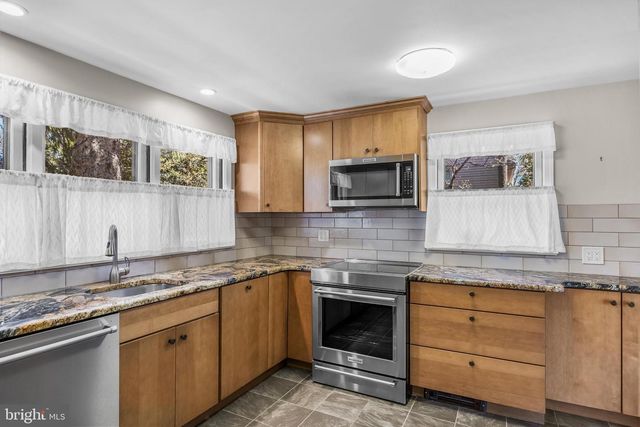 52 WESTBROOK DR, Moorestown, NJ 08057